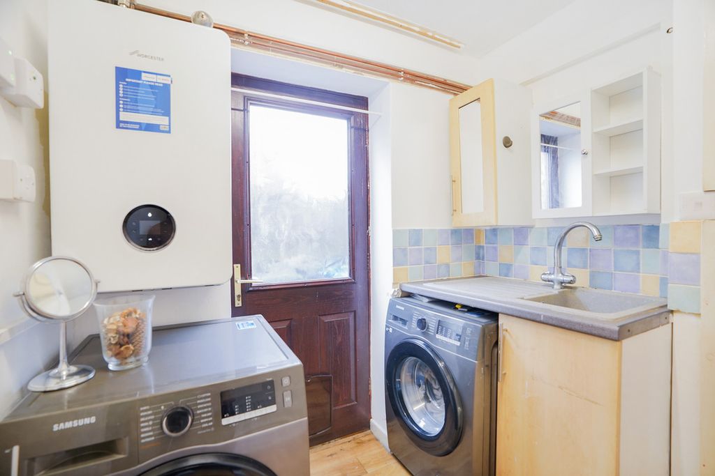 Additional image 15 of 4 bed semi-detached house for saleElmhirst Road, Lutterworth LE17