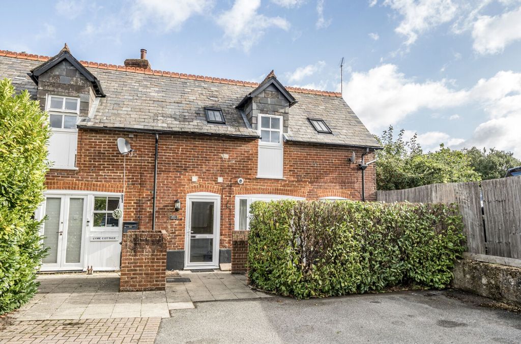 2 bed semi-detached house for saleStation Road, Liss GU33