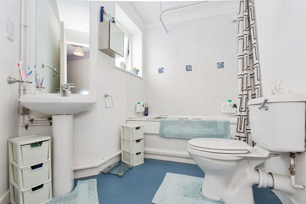 Additional image 11 of 2 bed flat for saleSkeaping Close, Newmarket CB8