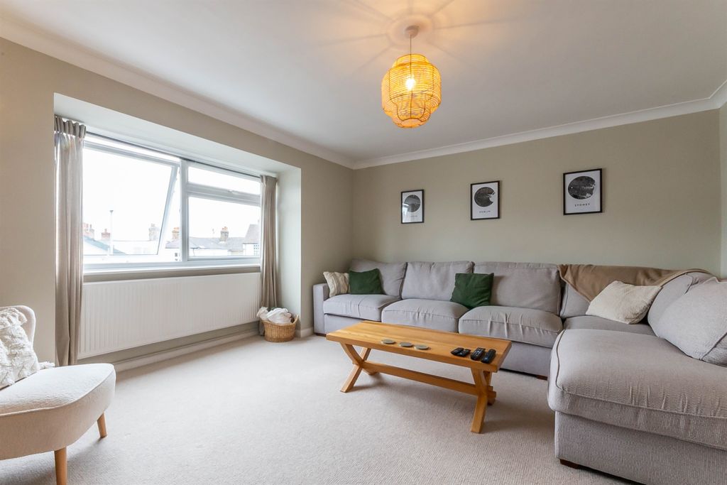 Additional image 7 of 2 bed flat for saleChurch Street, Maldon CM9