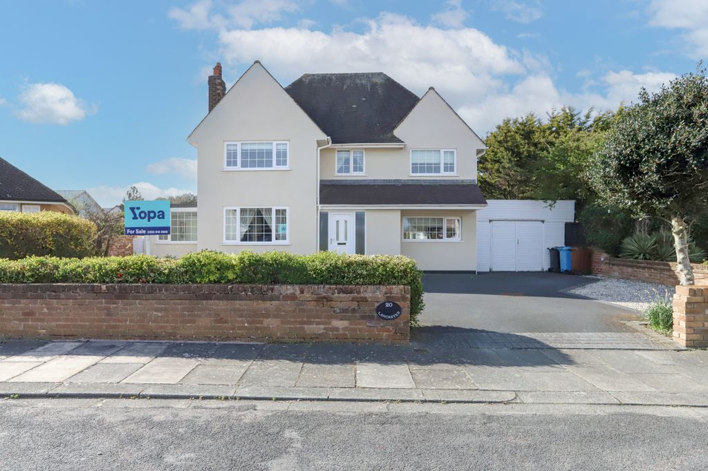 4 bed detached house for saleLancaster Avenue, Lytham St. Annes FY8