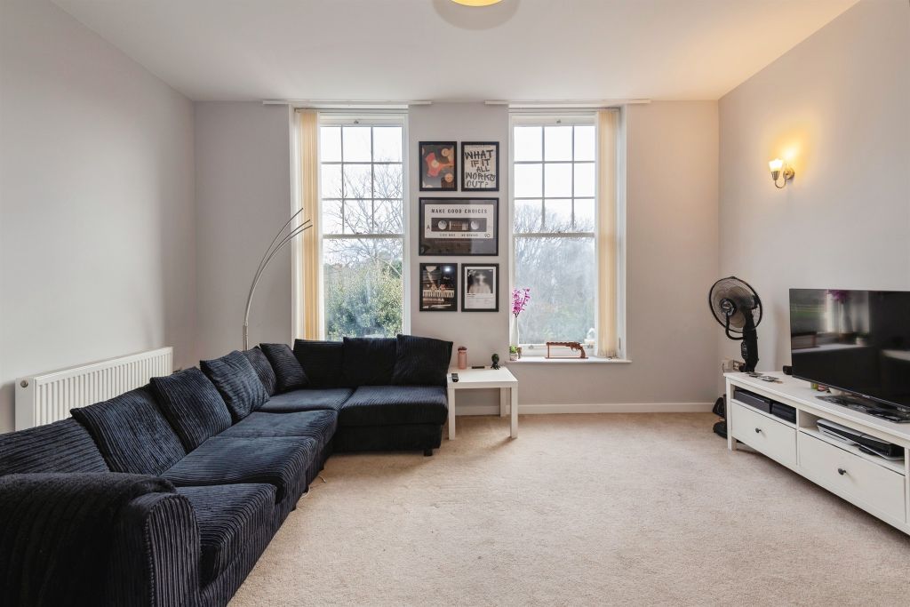 2 bed flat for saleBlenheim Road, Minehead TA24 photo 3