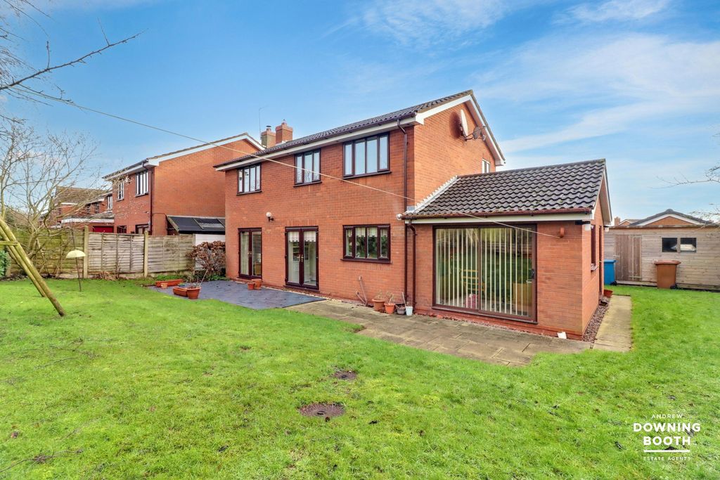 4 bed detached house for saleBroadlands Rise, Boley Park, Lichfield WS14