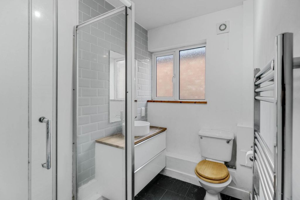 Additional image 8 of 2 bed maisonette for saleHigh Street, Newport Pagnell MK16