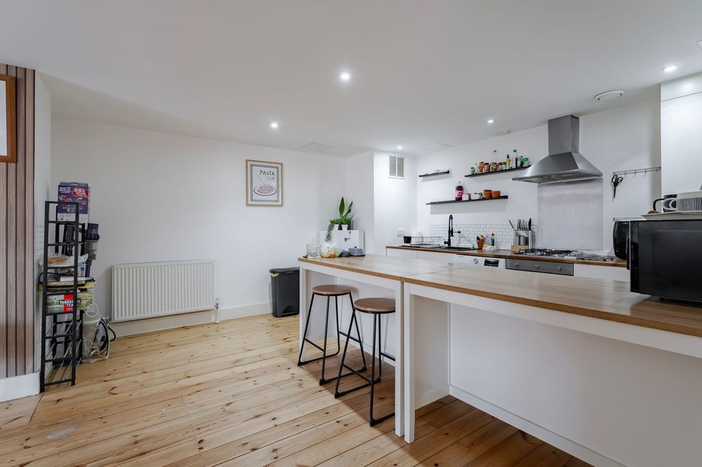 2 bed flat for saleKerrison Road, Norwich NR1 photo 3