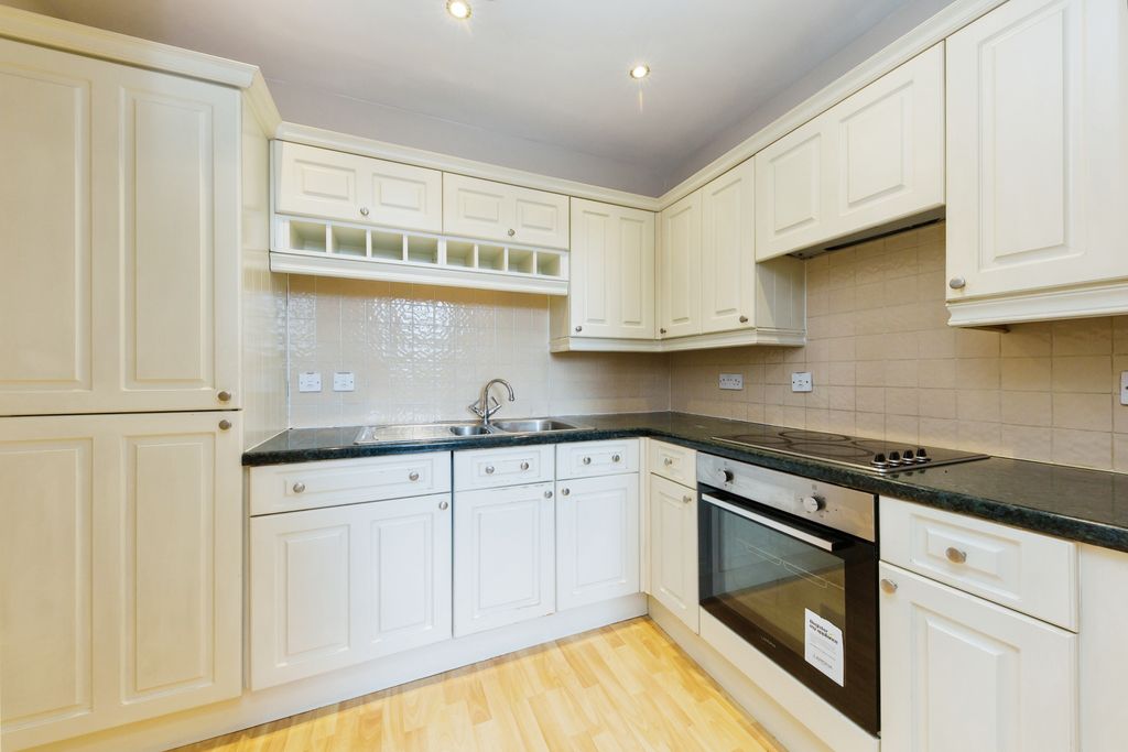 Additional image 3 of 2 bed flat for saleThe Uplands, Bishopton Drive, Macclesfield, Cheshire SK11