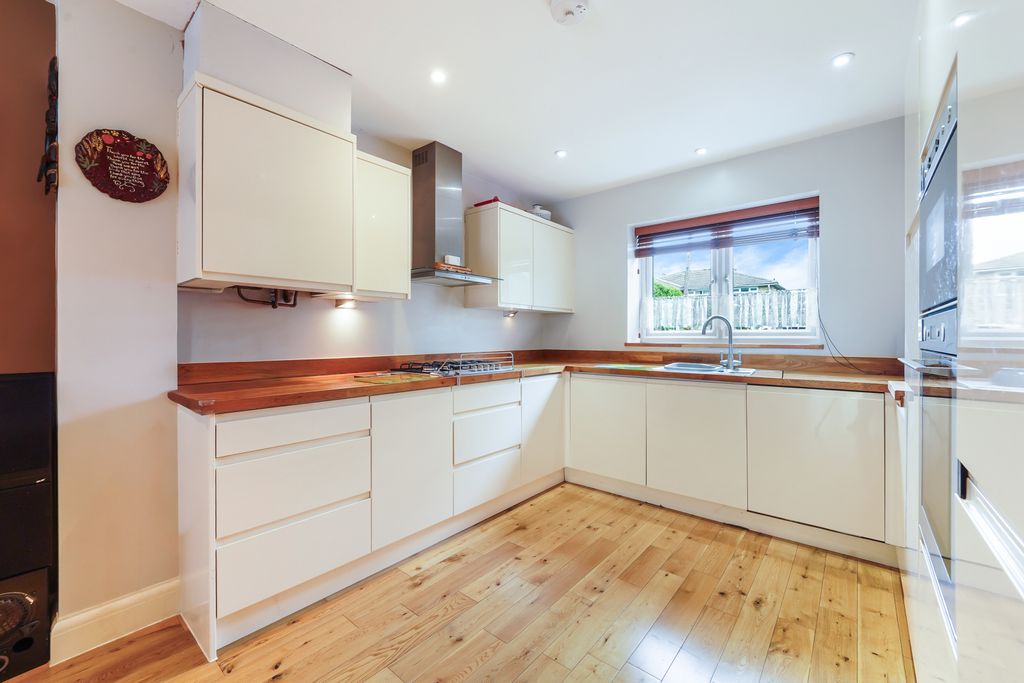 Additional image 6 of 4 bed semi-detached house for salePollard Road, Morden SM4