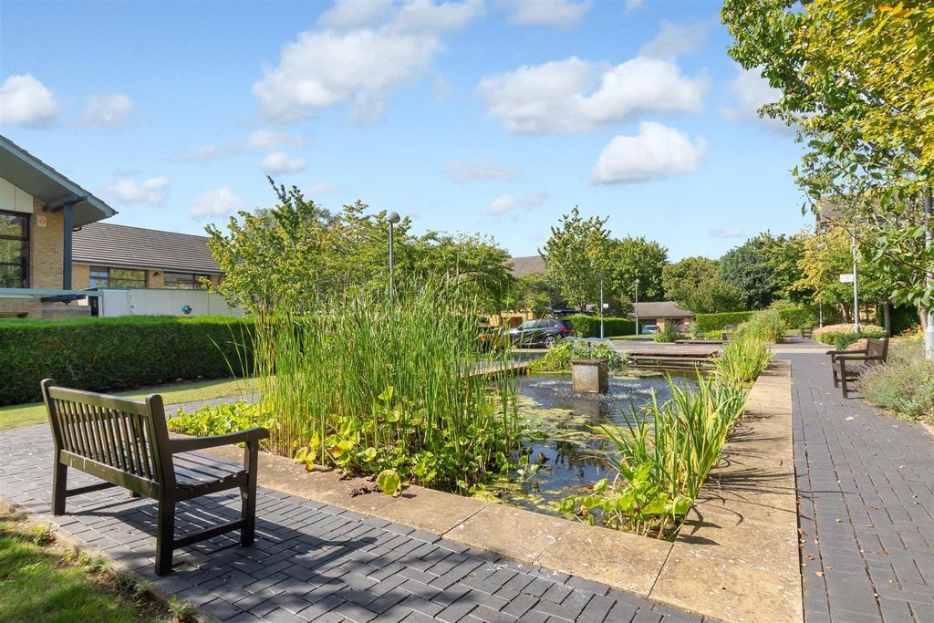 4 bed flat for saleWoodward Place, Loughton Lodge, Milton Keynes MK8