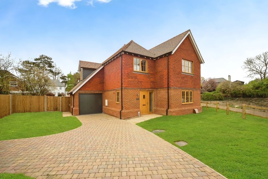 5 bed detached house for saleRoundwell Park, Bearsted, Maidstone ME14