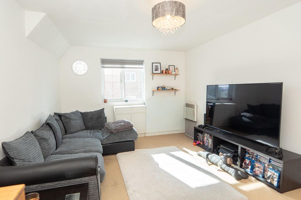 2 bed flat for salePavilion Close, Stanningley, Pudsey LS28 photo 4