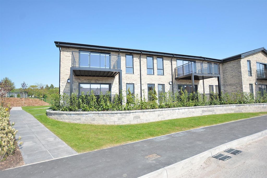 2 bed flat for saleSandringham Manor, Apartment 6, The Grange, Mansfield NG18