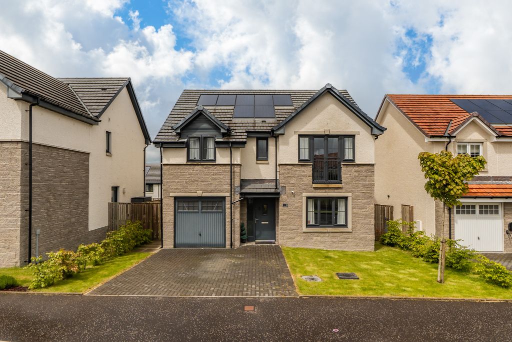 4 bed villa for sale6 Threipmuir Walk, Livingston EH54