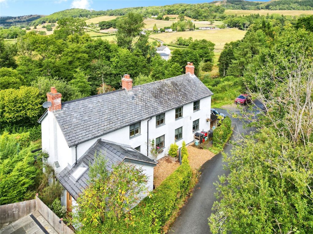3 bed detached house for saleLlanfyllin, Powys SY22