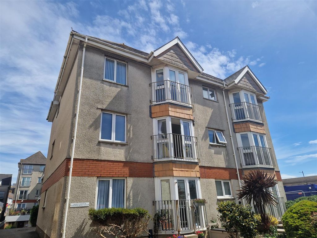 2 bed flat for salePavilion Court, Mary Street, Porthcawl CF36