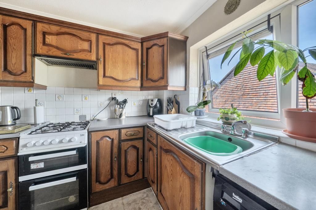 2 bed flat for saleLightwater, Surrey GU18 photo 2