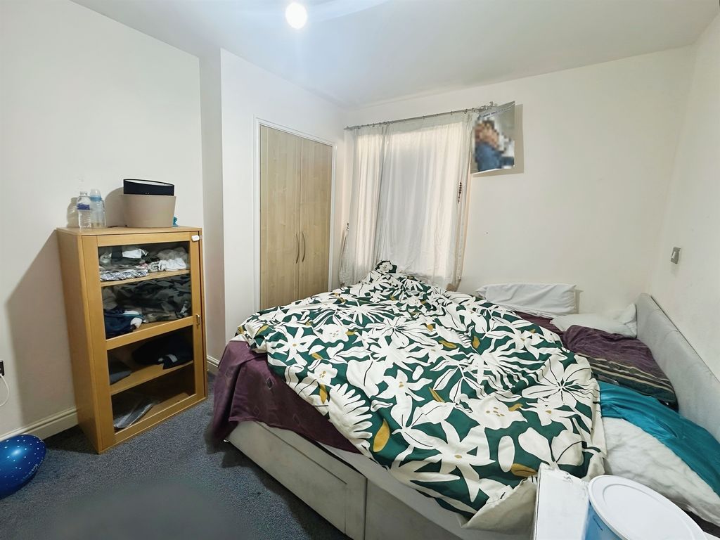 Additional image 6 of 2 bed flat for saleOlsen Rise, Lincoln LN2