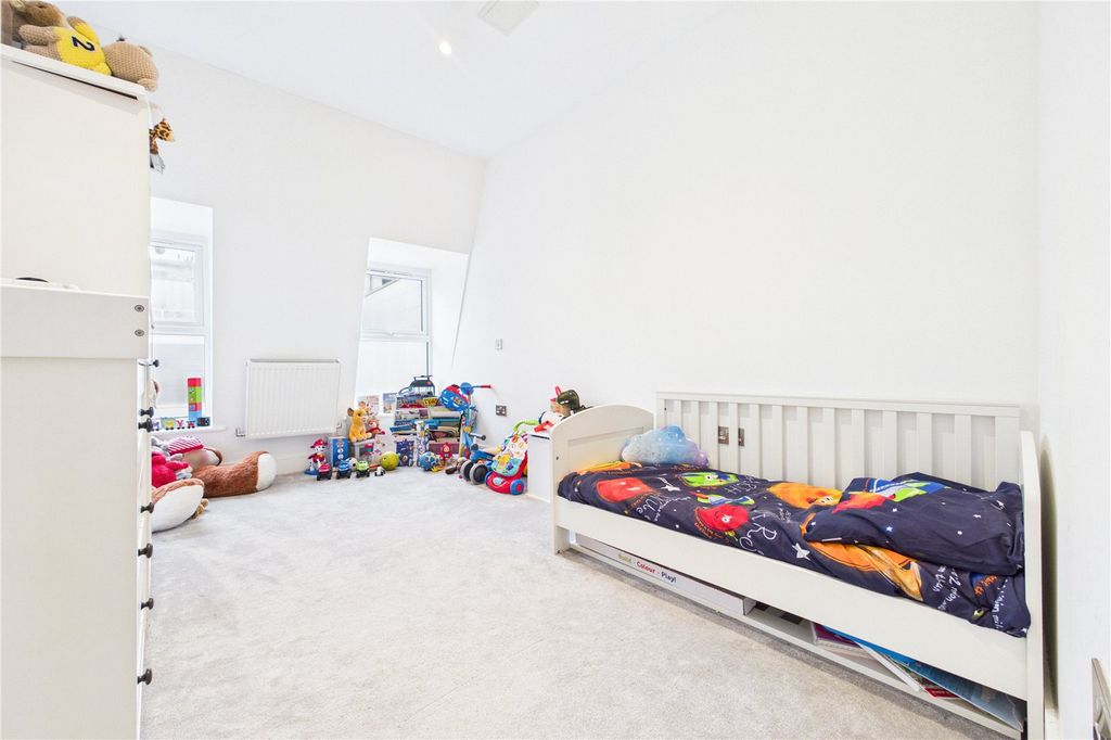 Additional image 9 of 2 bed flat for salePark Street, Newbury, Berkshire RG14