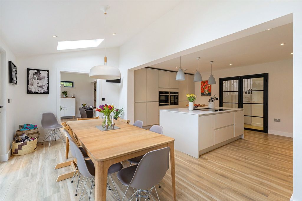 Additional image 5 of 5 bed detached house for saleHeather Gardens, Newbury, Berkshire RG14