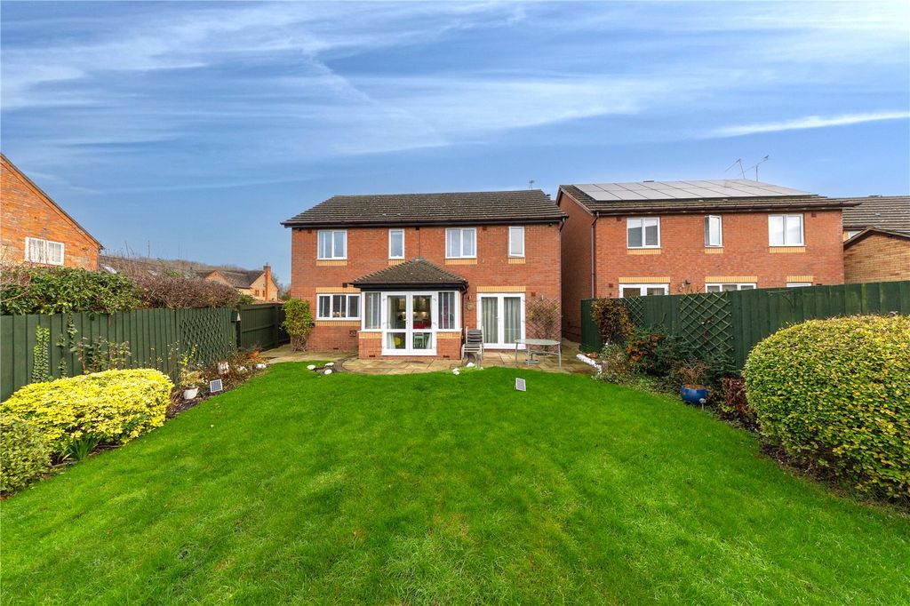 4 bed detached house for saleNewbolt Close, Newport Pagnell, Buckinghamshire MK16