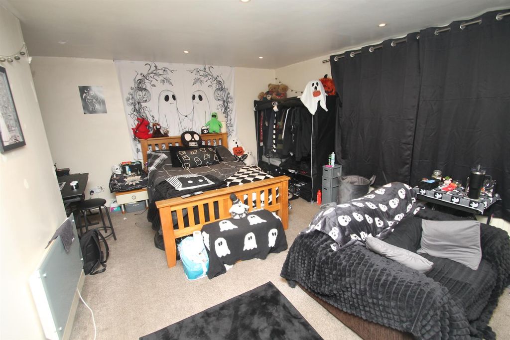 Additional image 5 of 4 bed flat for saleLower Stone Street, Maidstone ME15