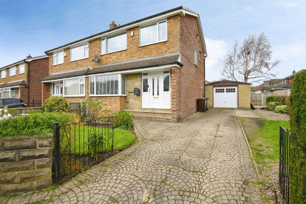 3 bed semi-detached house for saleSunny Bank Walk, Mirfield WF14