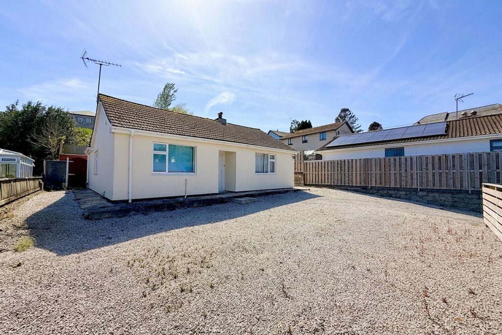 2 bed detached bungalow for saleTruro Lane, Penryn TR10