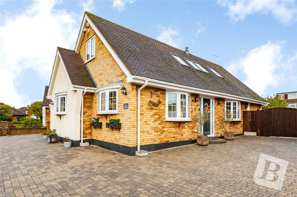 4 bed detached house for saleOnslow Gardens, Ongar, Essex CM5