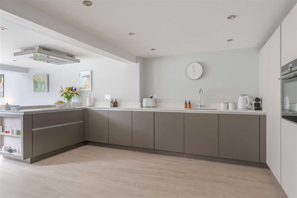 Additional image 9 of 5 bed detached house for salePark Avenue South, Northampton NN3