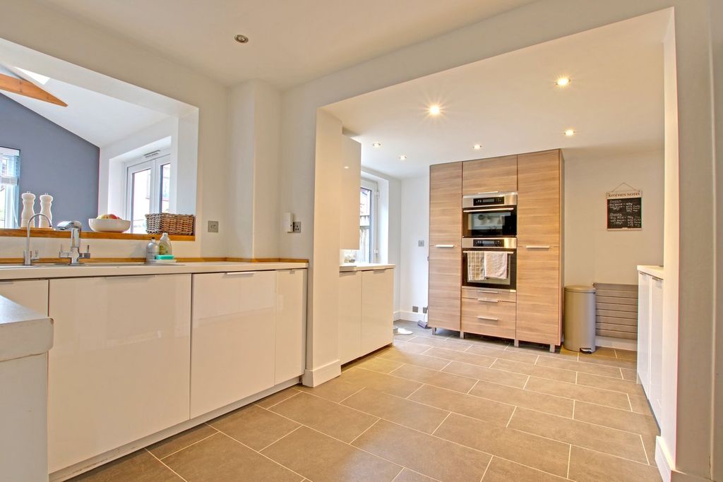 4 bed detached house for saleThe Meadows, Lyndhurst SO43 photo 4