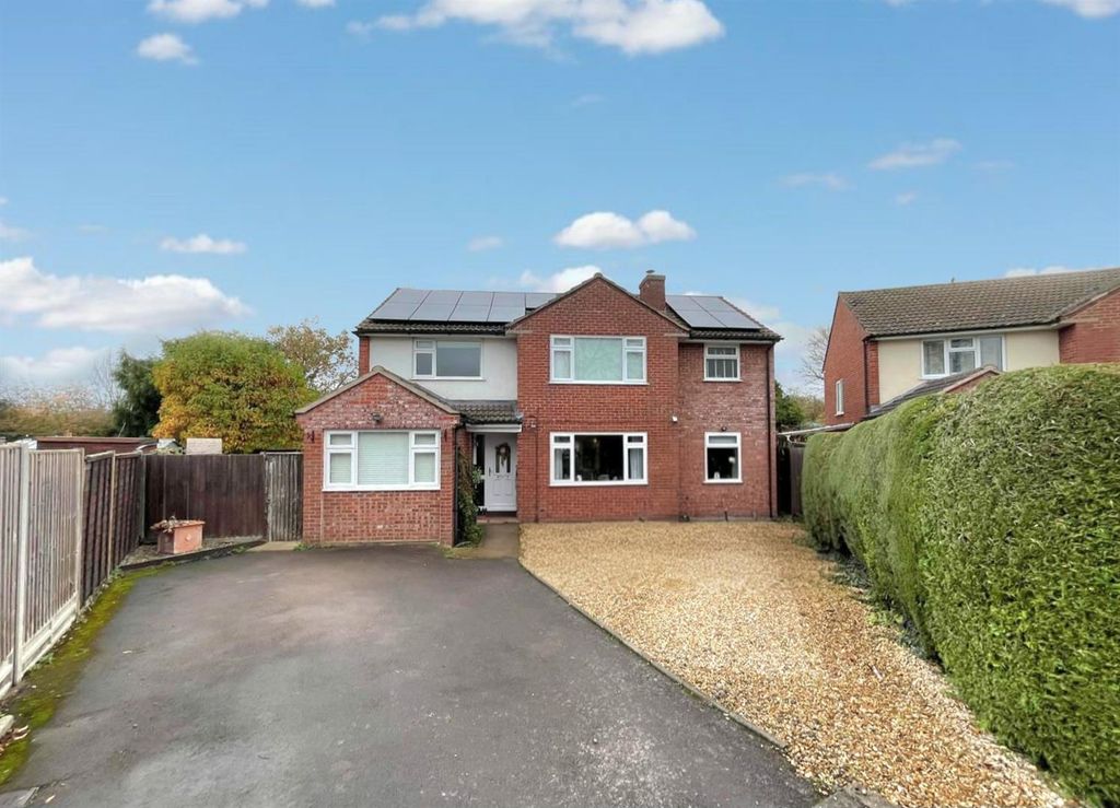 4 bed detached house for saleGlebe Close, Newent GL18