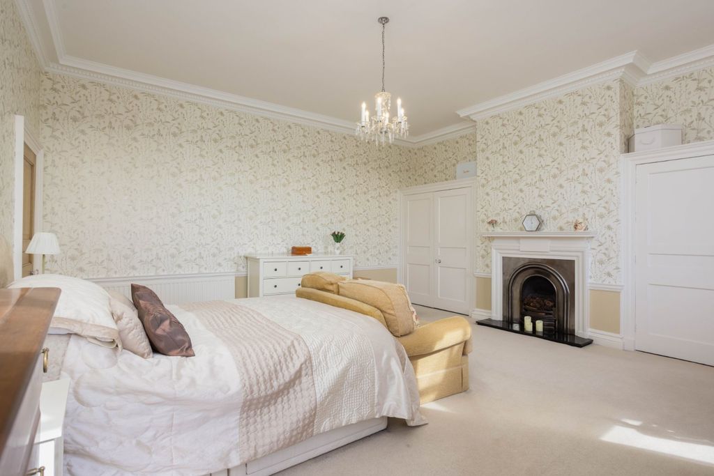 Additional image 8 of 3 bed flat for saleSt. Helens Lane, Leeds, West Yorkshire LS16