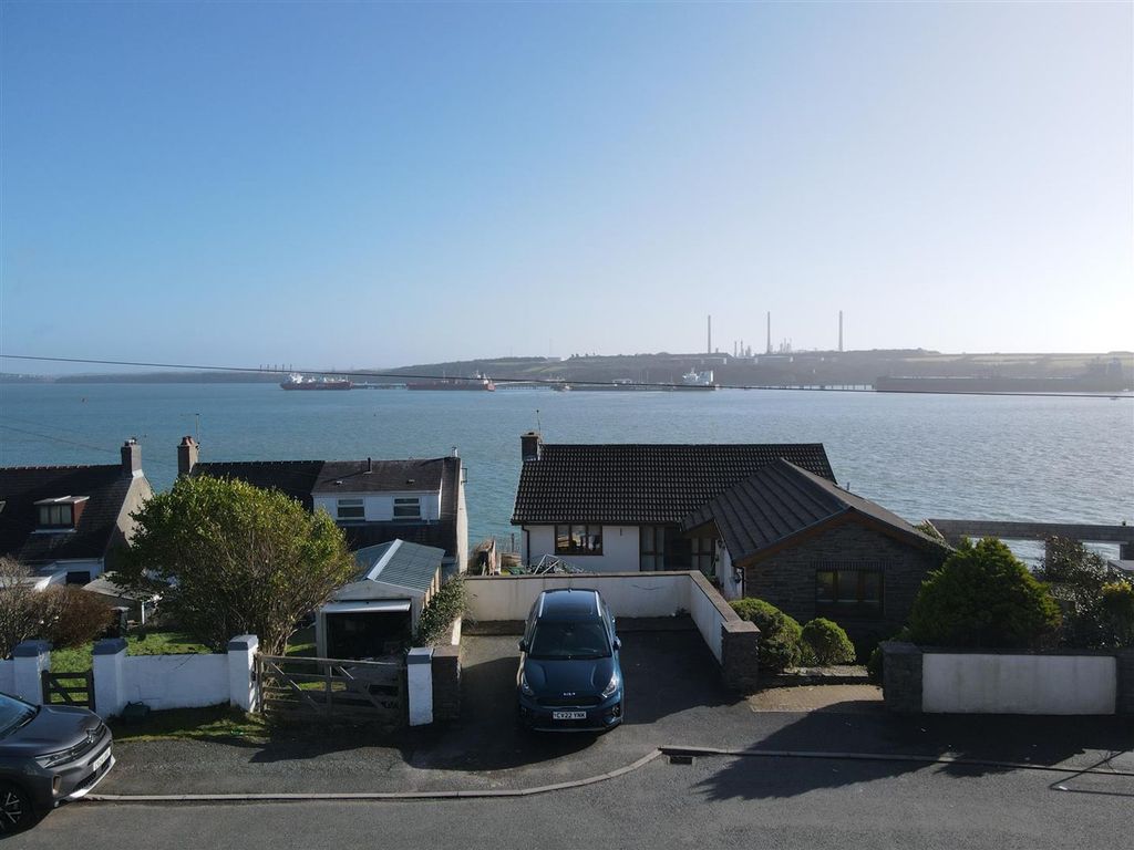3 bed detached bungalow for salePointfields Crescent, Milford Haven SA73 photo 3