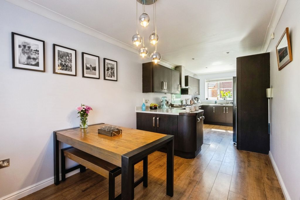 Additional image 3 of 5 bed detached house for saleGleneagles Drive, West Yorkshire WF6