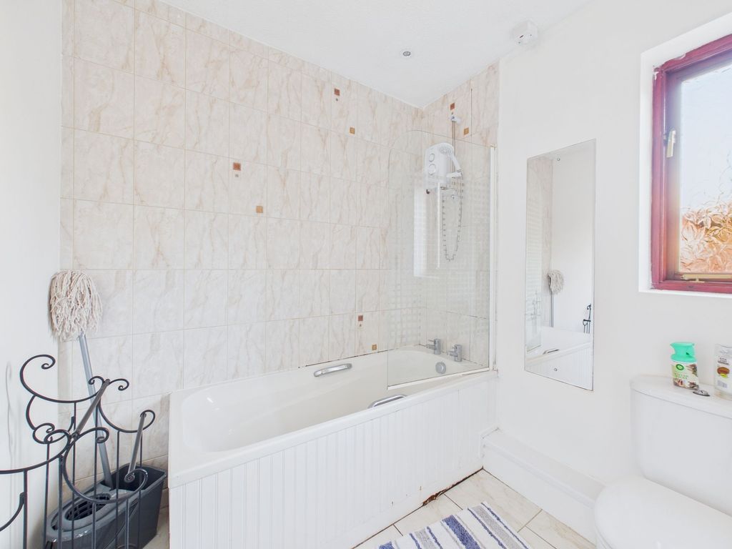1 bed flat for saleThe Clicketts, Tenby SA70 photo 4