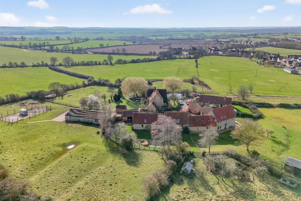 5 bed barn conversion for saleHarrold Road, Lavendon MK46 photo 5