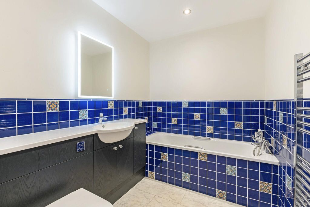Additional image 8 of 2 bed flat for saleEvesham Road, Stow On The Wold, Cheltenham, Gloucestershire GL54