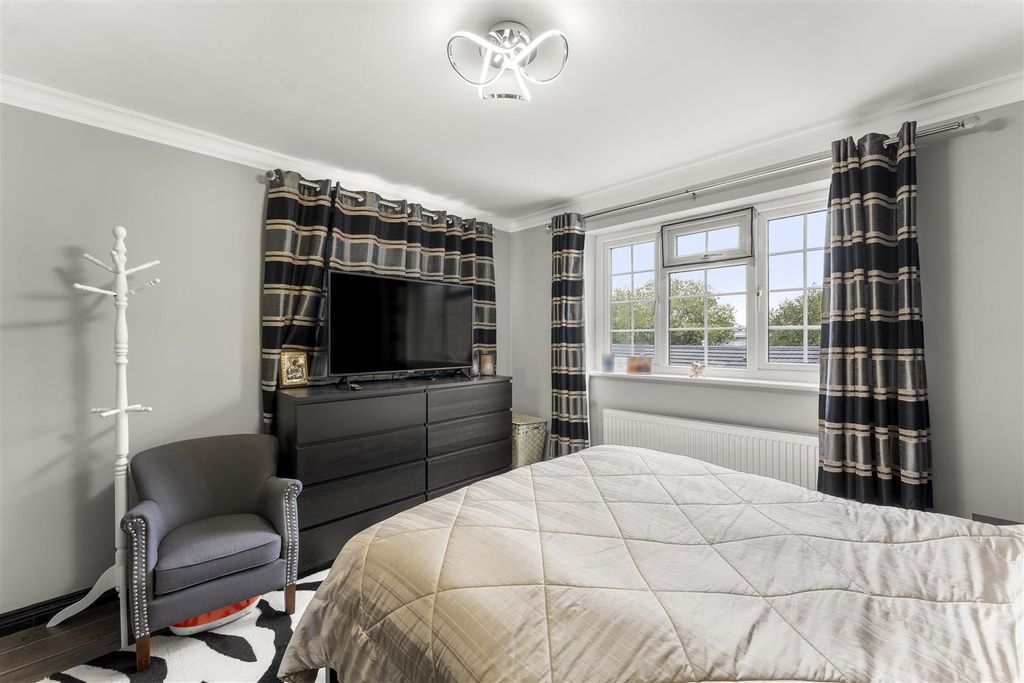 Additional image 9 of 6 bed semi-detached house for saleRushdene Crescent, Northolt UB5