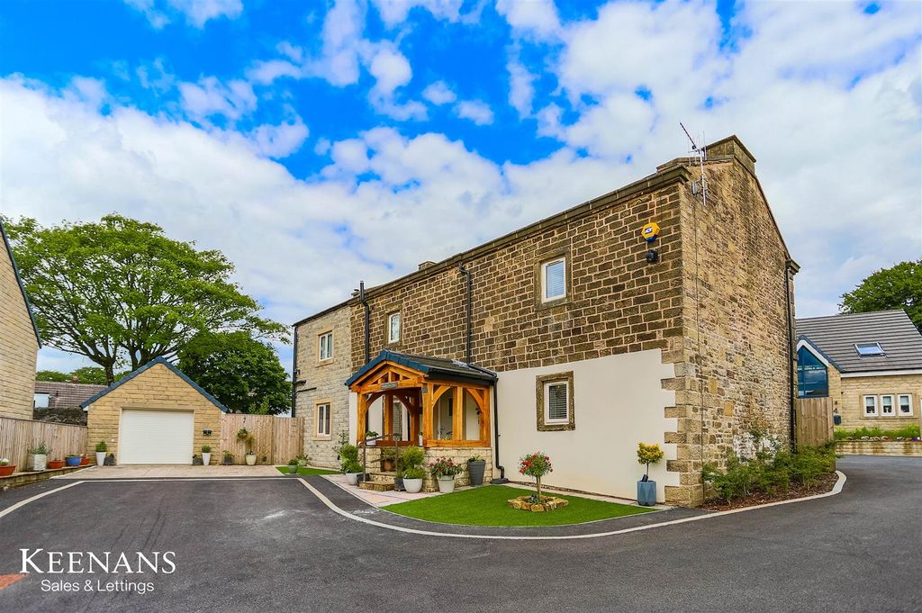 3 bed detached house for saleMarsden Farm Court, Walton Lane BB9