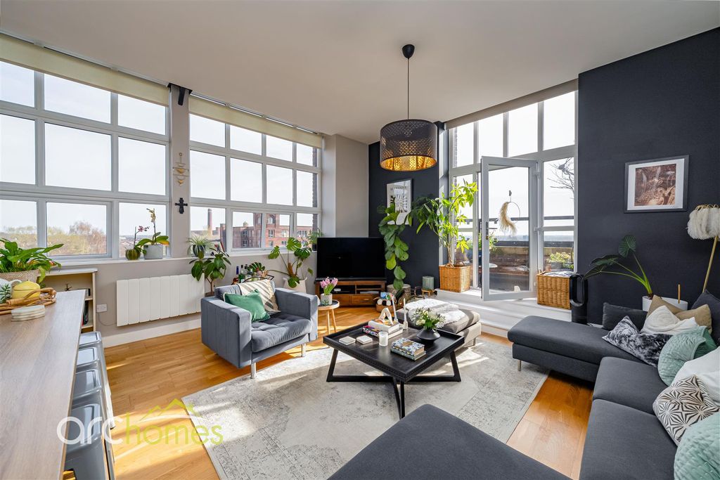 2 bed flat for saleMather Lane, Leigh WN7 photo 2
