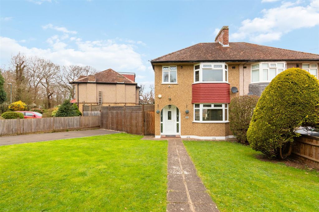 3 bed semi-detached house for saleNorthernhay Walk, Morden SM4