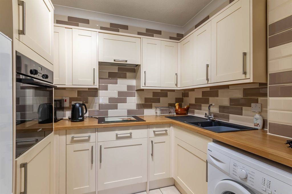 Additional image 6 of 1 bed flat for saleHigh Street, Maldon CM9