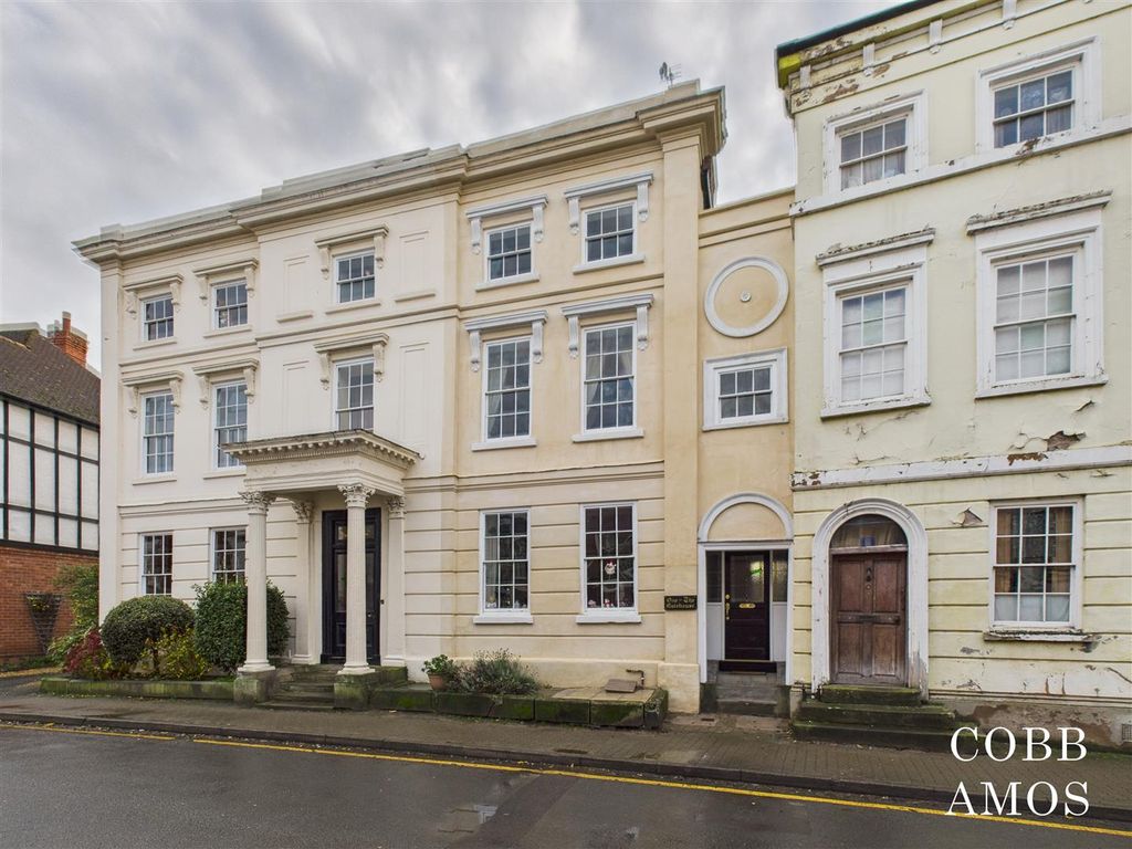 4 bed town house for saleChurch Street, Leominster HR6