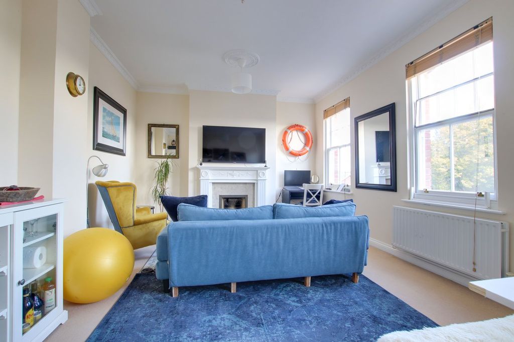 Additional image 2 of 3 bed maisonette for saleGrove Road, Lymington SO41