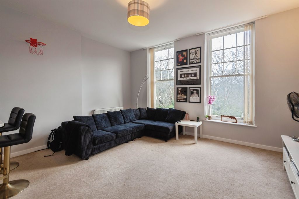 2 bed flat for saleBlenheim Road, Minehead TA24 photo 2