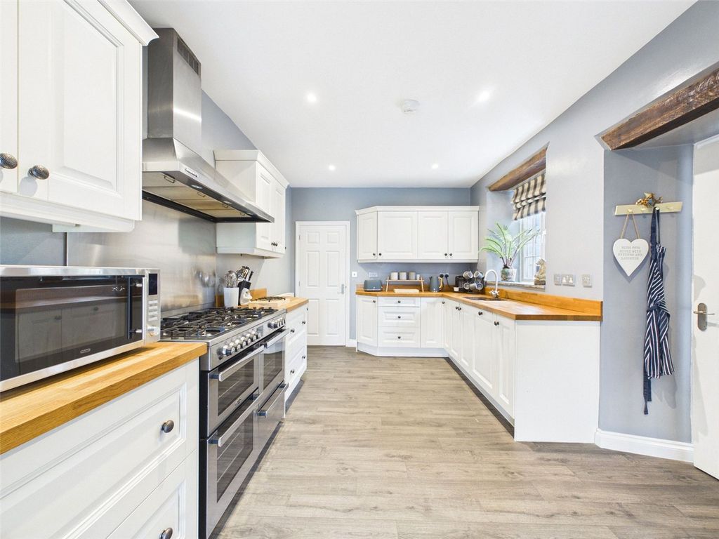 3 bed detached house for saleDaws House, Launceston PL15 photo 2