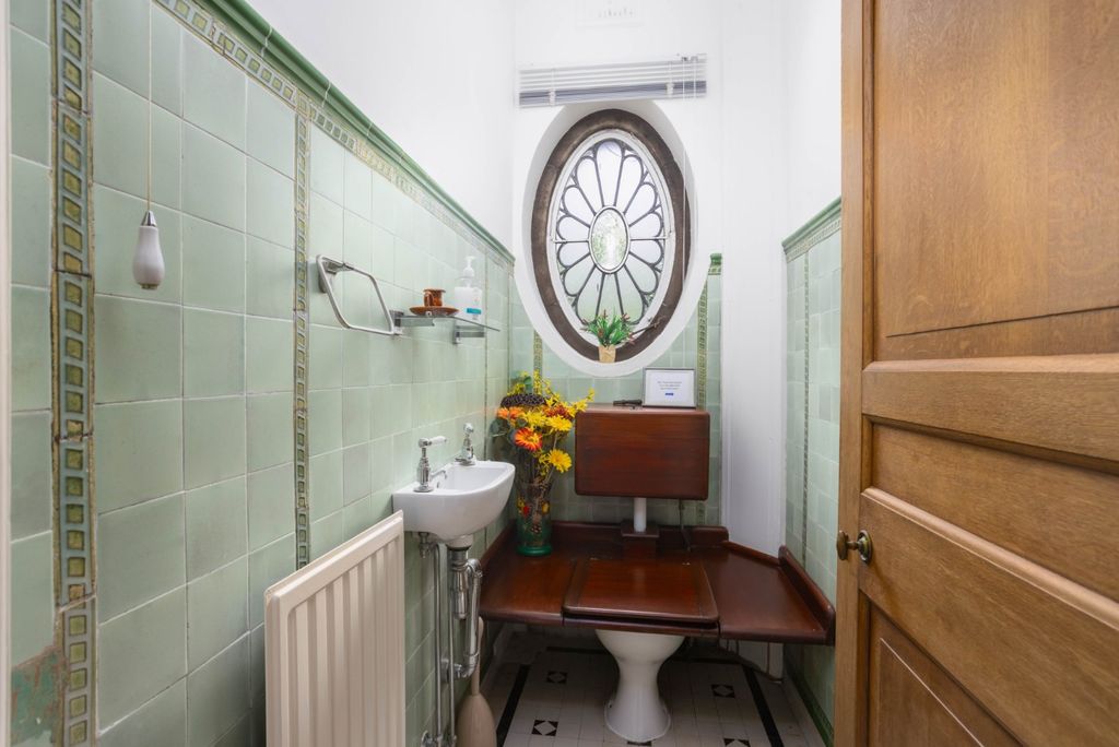 Additional image 13 of 3 bed flat for saleSt. Helens Lane, Leeds, West Yorkshire LS16