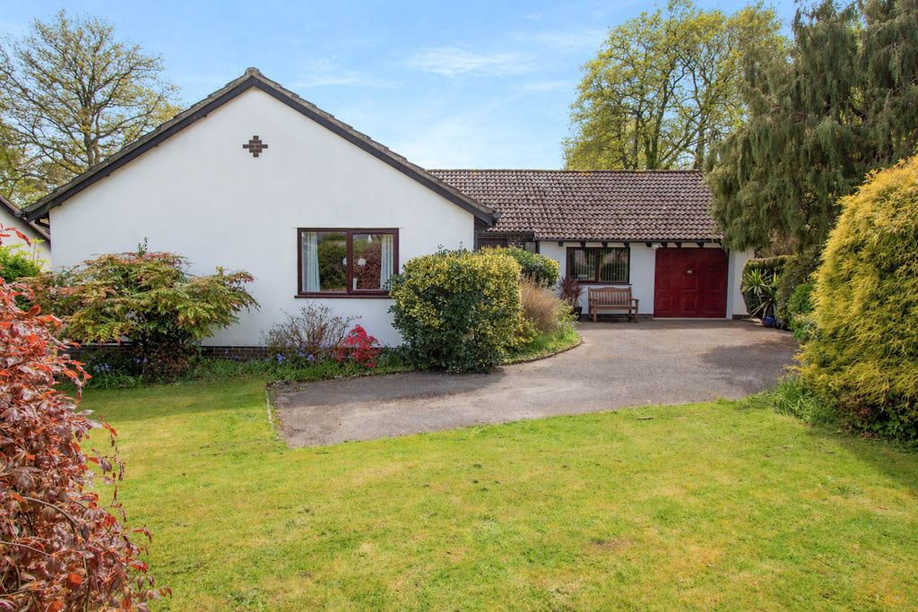 3 bed bungalow for saleHylands Close, West Hill EX11
