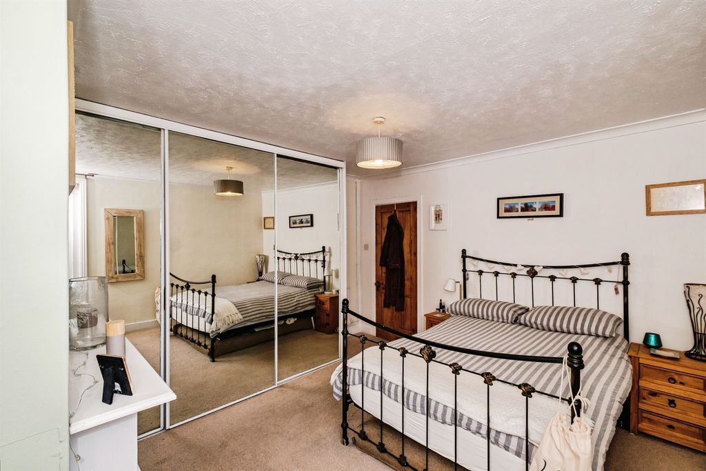 Additional image 4 of 2 bed flat for saleChester Avenue, Lancing BN15