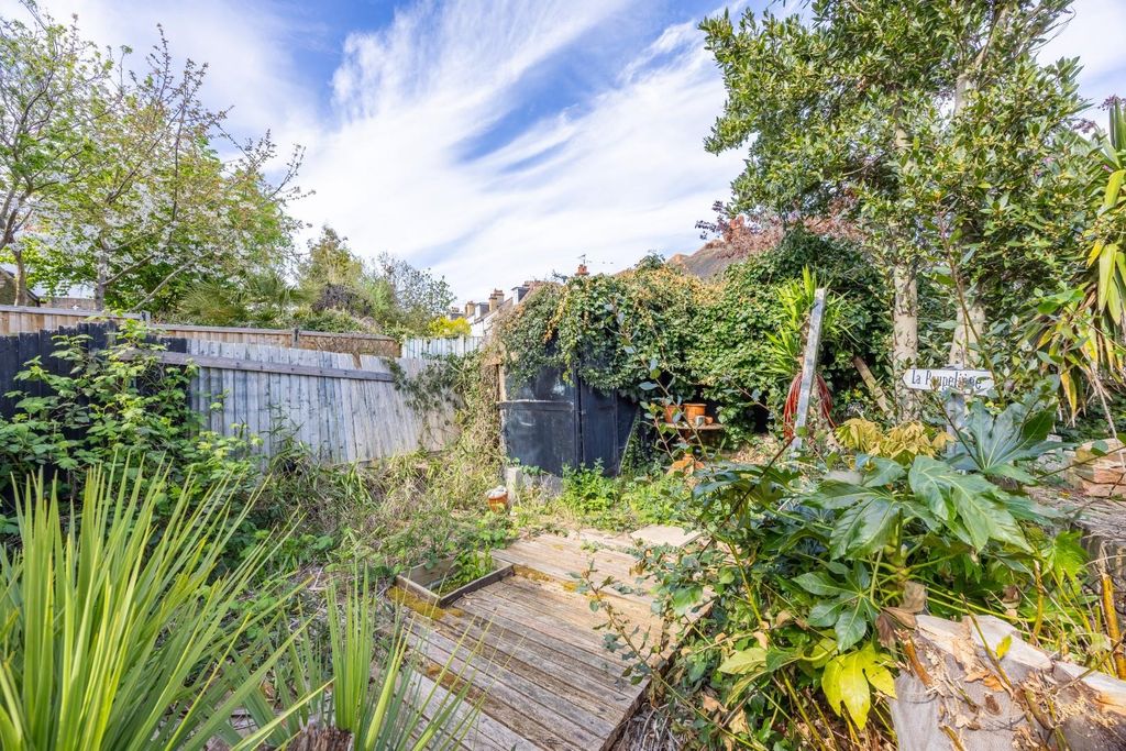 Additional image 28 of 3 bed flat for saleCliff Gardens, Leigh-On-Sea SS9