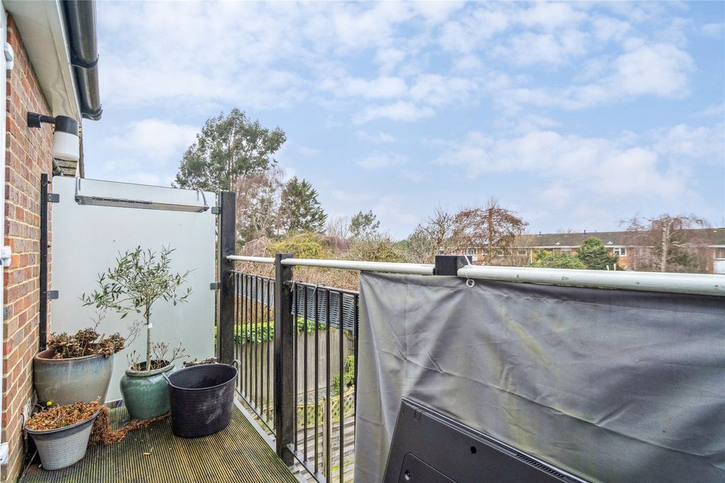 Additional image 8 of 2 bed flat for saleDedmere Road, Marlow, Buckinghamshire SL7